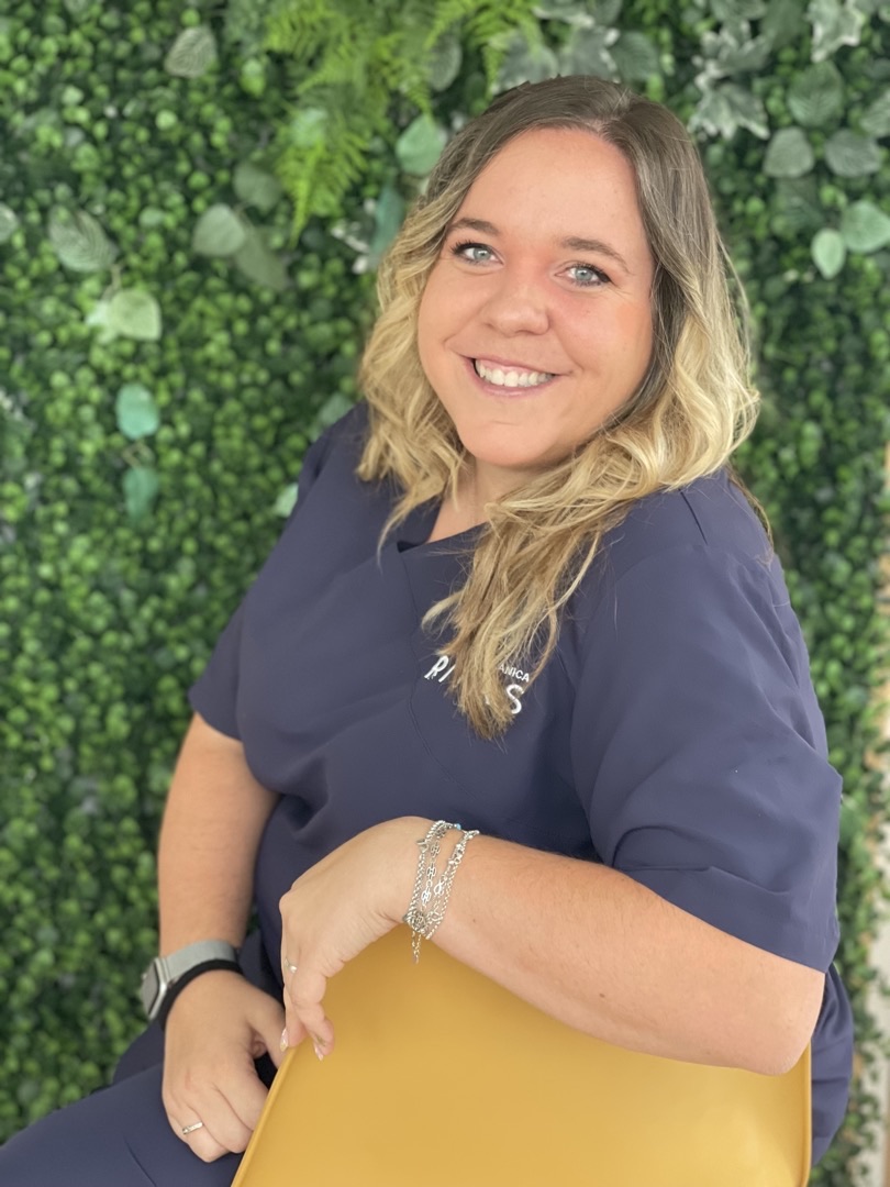 Sara, responsable de administración de Podología & Biomecánica Rivas
